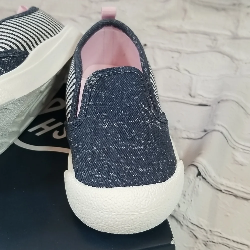 NWT Oshkosh b'gosh girls slip-on sneaker